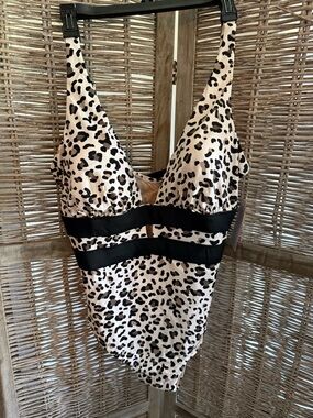 Swimsuits For All Cream and Black Leopard Print Women’s Plus One-Piece Swimsuit